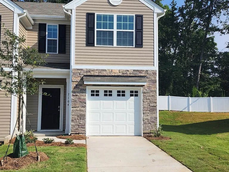 7104 N Mills Rd — Photo 1