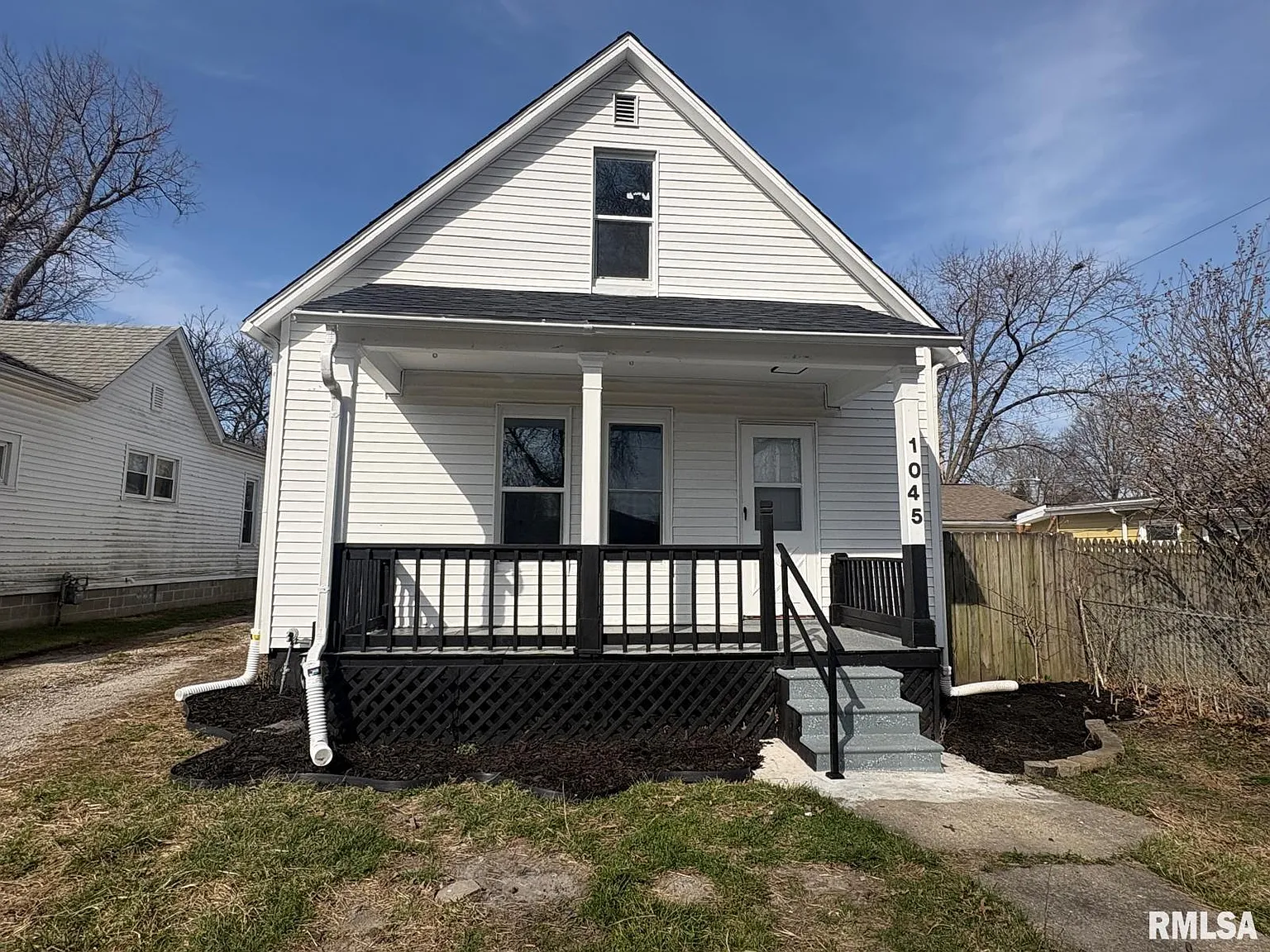 1045 N Osburn Ave photo 1