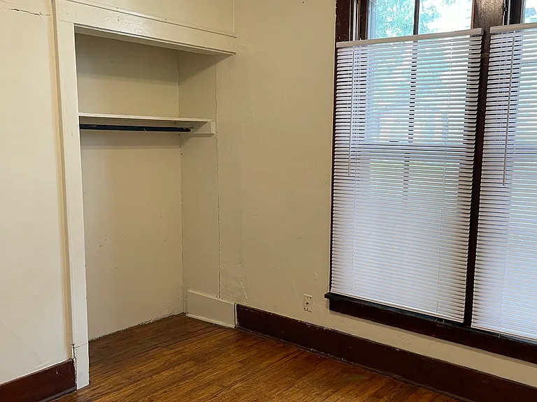 816 E Market St #C — Photo 11