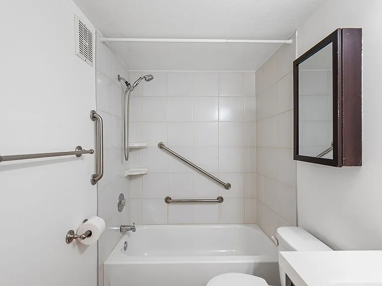 555 62nd St S #102 — Photo 11