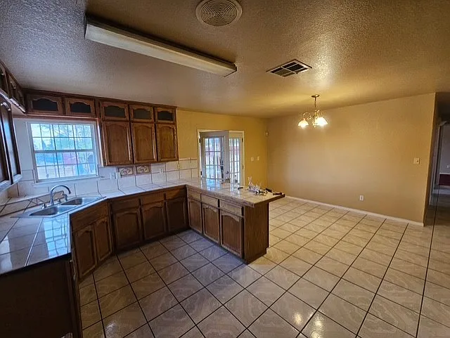 660 Jervis Dr — Photo 6