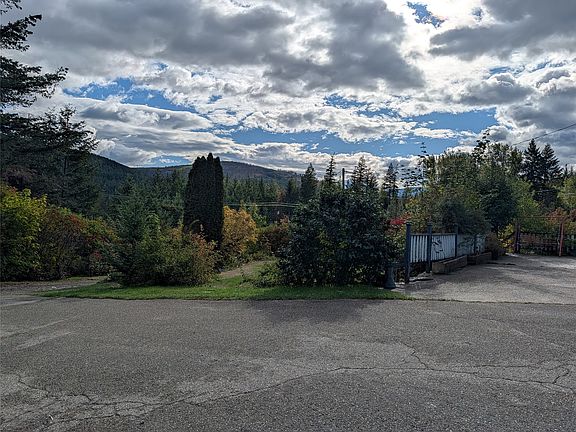 4th image of 8893 Holding Rd