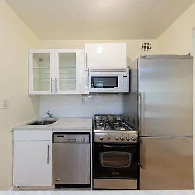 Rented by Icon Realty Management | media 25