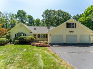55 Blossom Dr, Pomfret Center, CT 06259