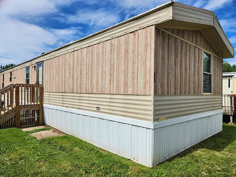 1716 E Lansing Rd #25 — Photo 2