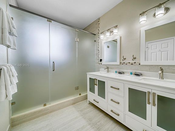 5th image of 16403 SW 79th Ln
