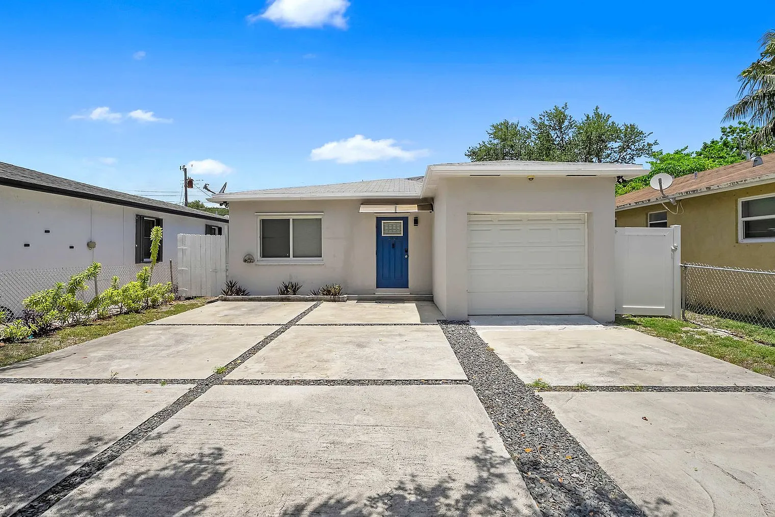 4 bed, 3.0 bath, 1097 sqft, $7,745 — Photo 4