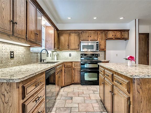 5th image of 4300 Dahoon Dr