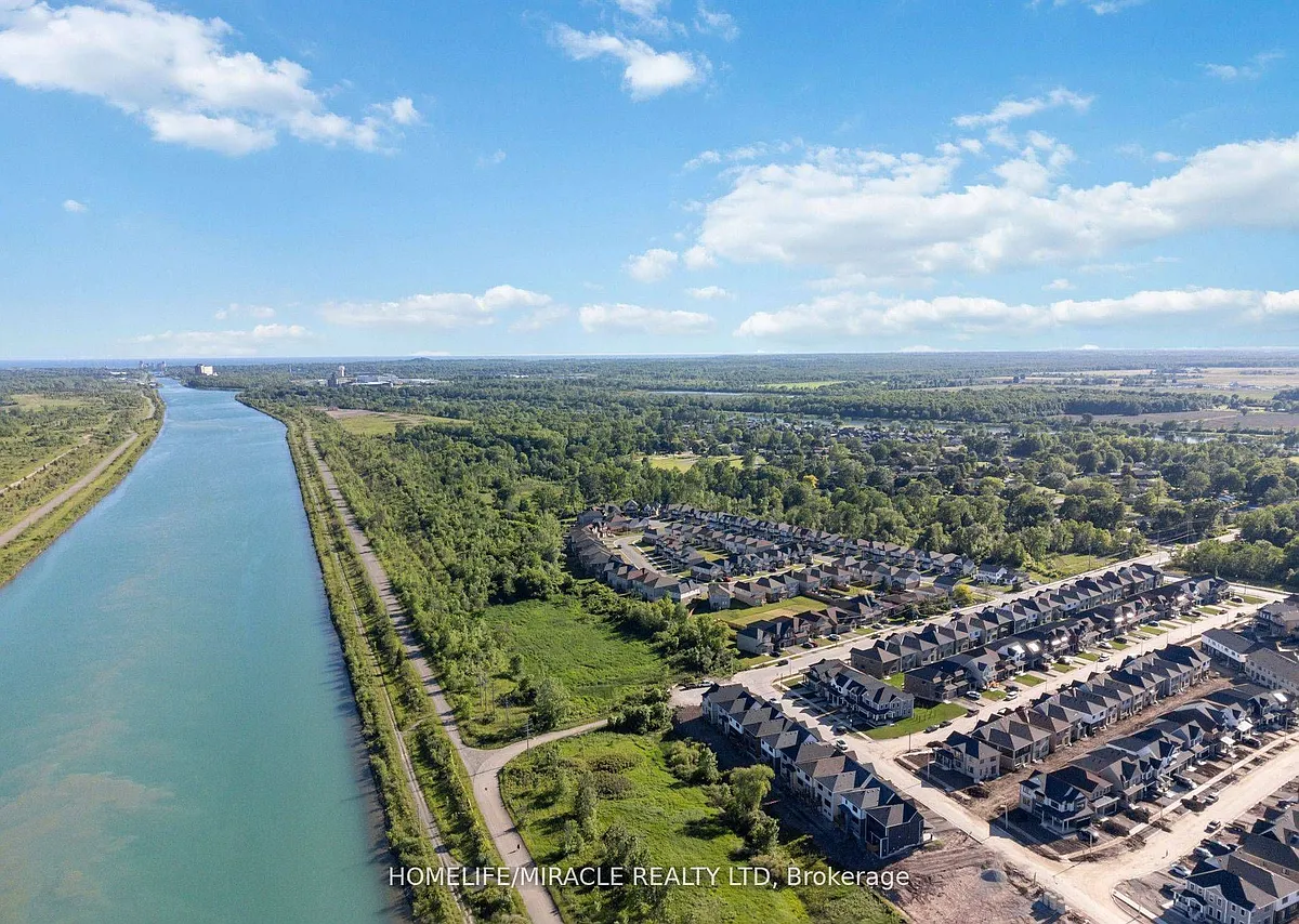 Building Photo - 66 Aviron Cres