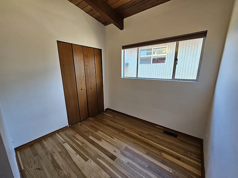 1120 W 10th St — Photo 23