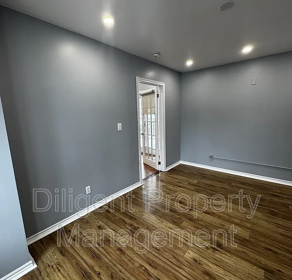 492 King George St #1 — Photo 35
