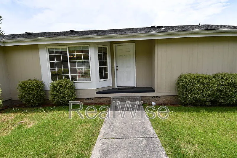 3 bed, 2.0 bath, 1456 sqft, $1,875 — Photo 1