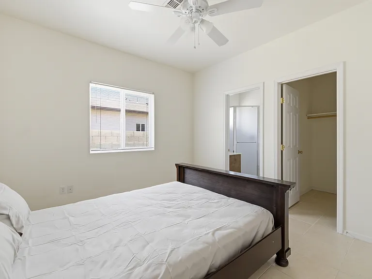 512 W Brown St — Photo 16