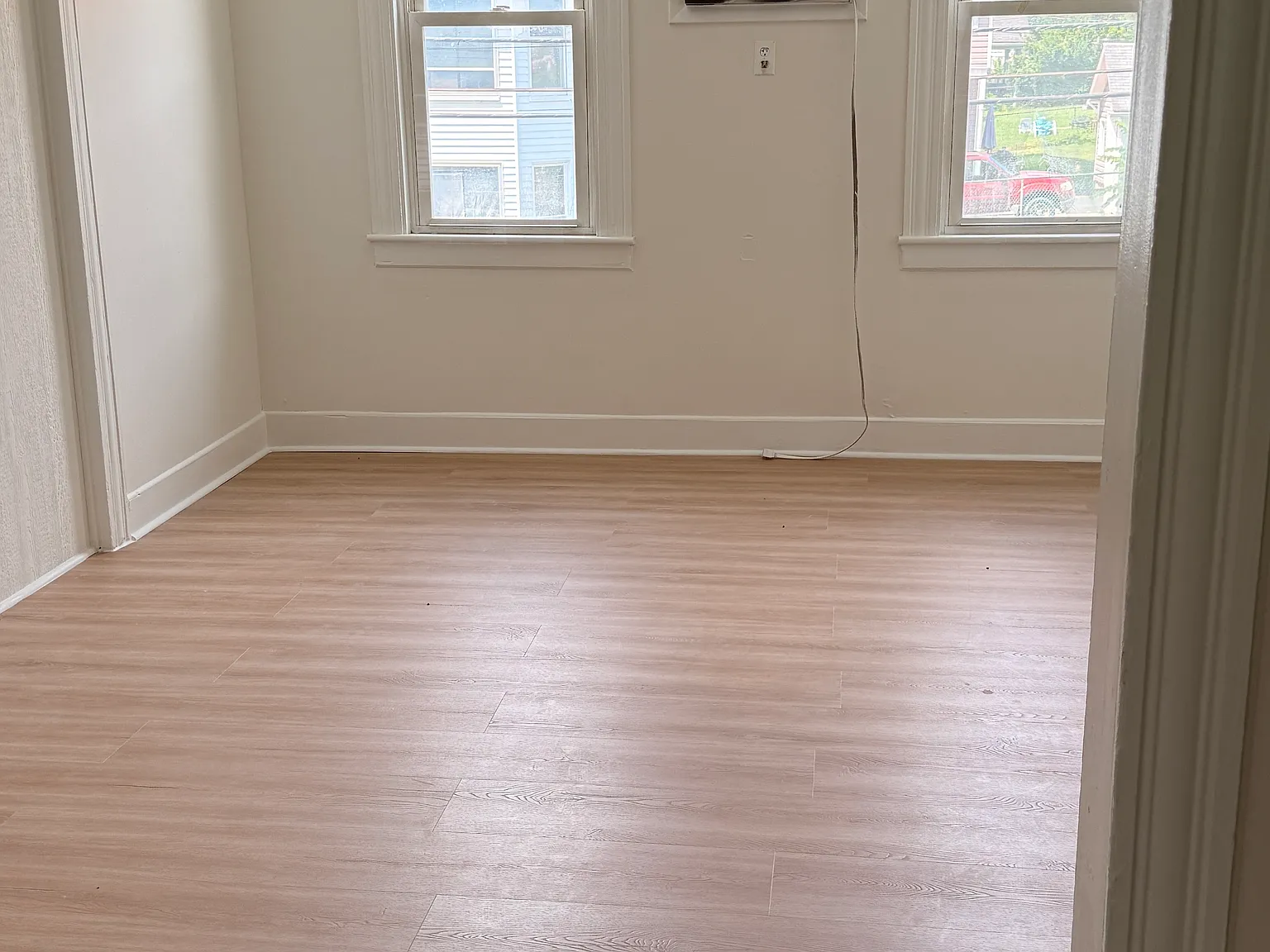 3 bed, 1200 sqft, $875 — Photo 2