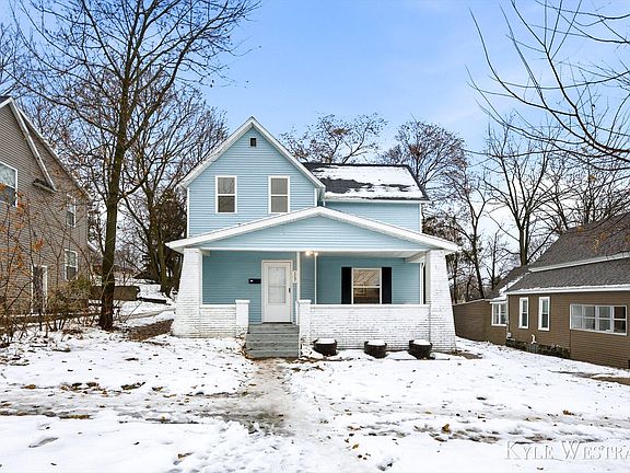 3rd image of 117 Houseman Ave NE