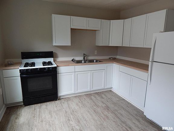 2nd image of 2326 Farnam St