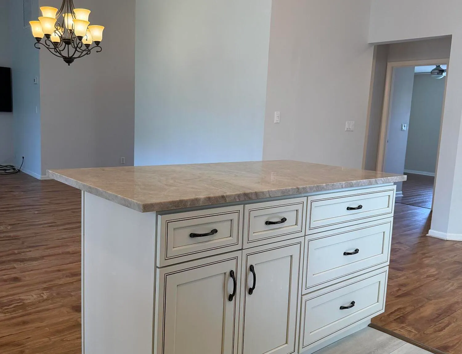 3 bed, 2.0 bath, 1546 sqft, $4,000 — Photo 4
