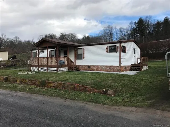 215 Riverview Dr, Waynesville, NC 28785