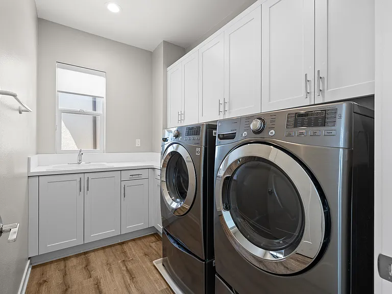 16205 Camden Cir — Photo 42