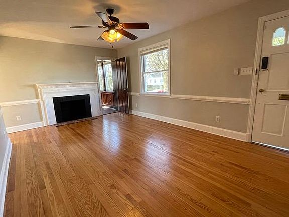 4th image of 129 E Roanoke St