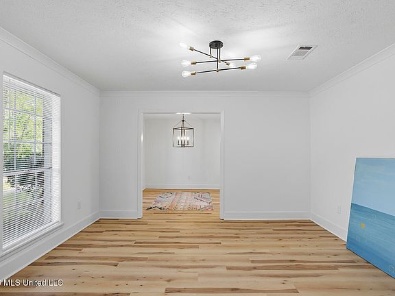 5th image of 860 Rutherford Dr