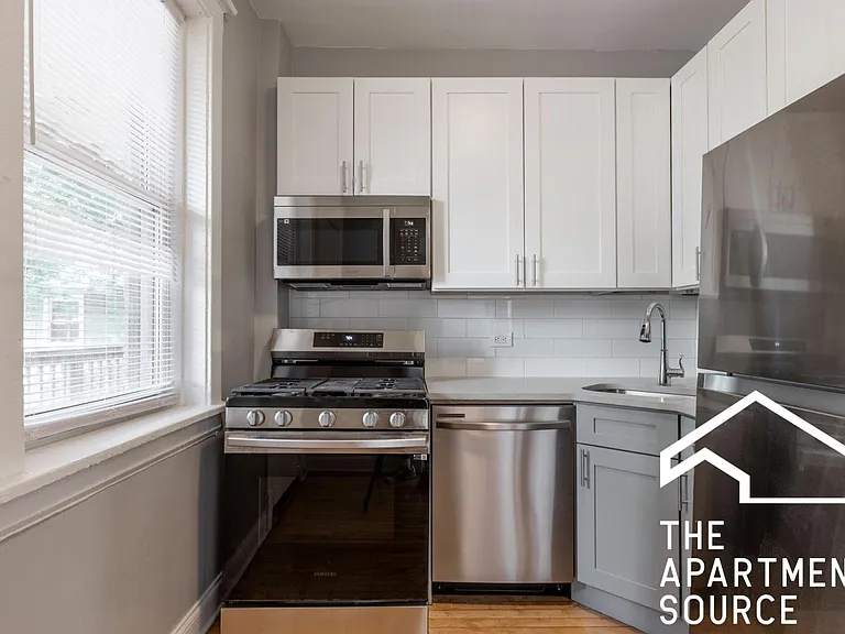 1251 W Rosemont Ave #3F — Photo 5