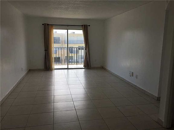3rd image of 18100 Atlantic Blvd APT 308