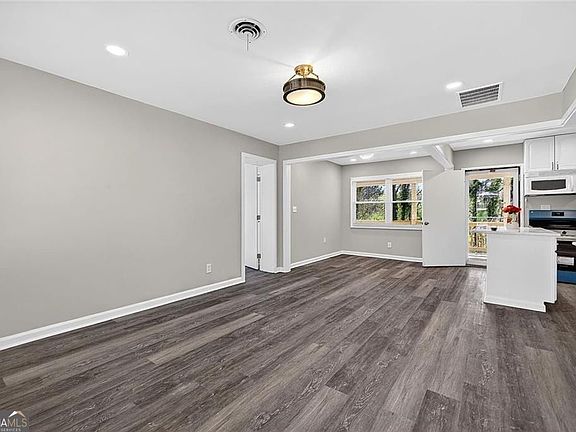 4th image of 3045 Lindon Ln