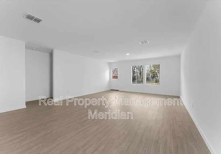 1821 Pentro Pkwy — Photo 9