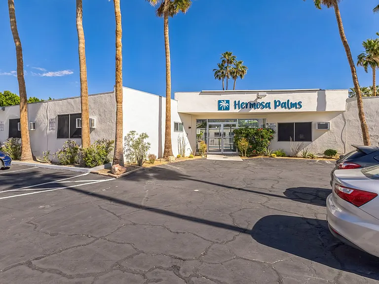 588 E. Mel Avenue - Hermosa Palms — Photo 35