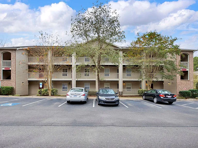 Meadowbrook Luxury Apartments — Photo 22