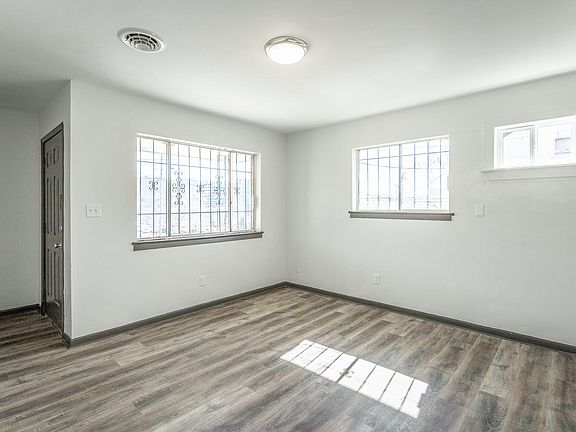 5th image of 867 N Chamberlain Ave
