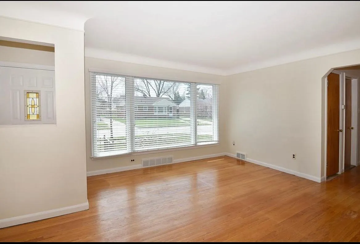 3 bed, 1515 sqft, $2,300 — Photo 4