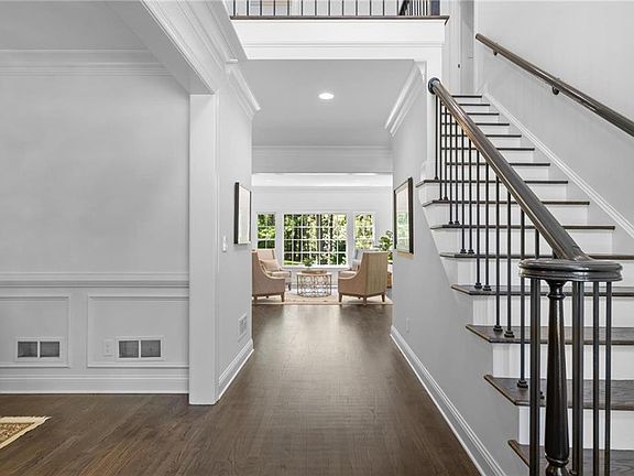 4th image of 3972 Wieuca Rd NE
