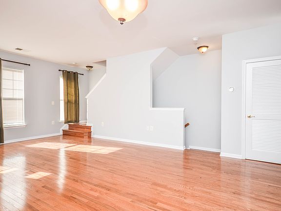 3rd image of 116 Moore Dr