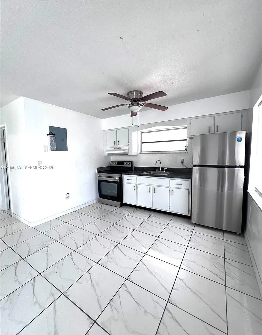 2 bed, 1.0 bath, $1,600 — Photo 3