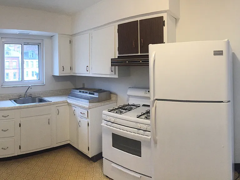 802 North Avenue — Photo 2