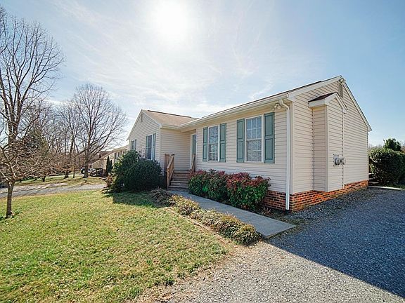 4th image of 1054 N York Ln