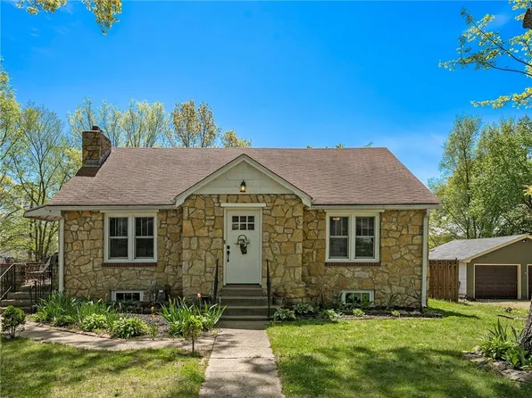1313 Kiowa St, Leavenworth, KS 66048