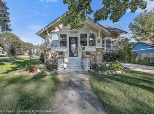 131 S Roselle Rd, Roselle, IL 60172