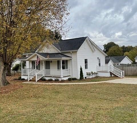 2nd image of 816 Catawba St