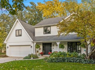 7505 Queens Ct, Downers Grove, IL 60516