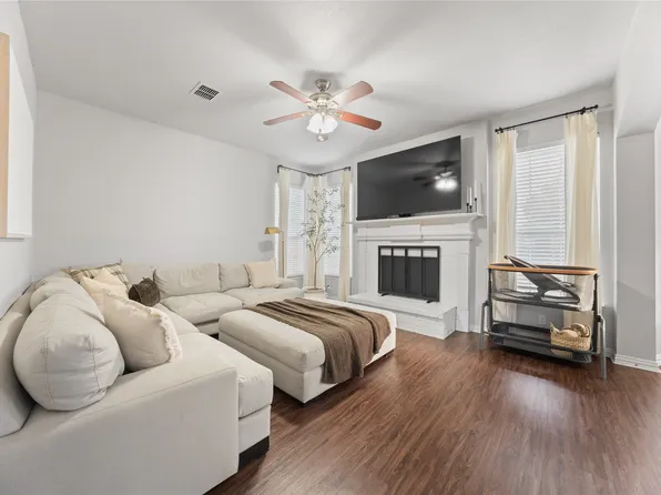 2842 Alcot Ln, Grand Prairie, TX 75052