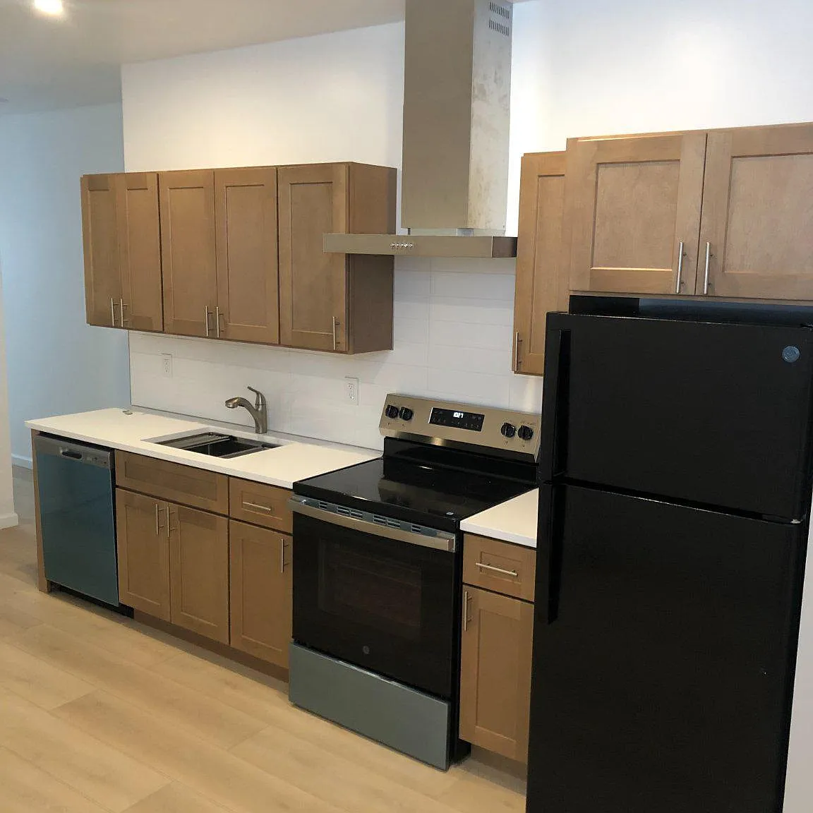 1 bed, 1.0 bath, 600 sqft, $1,350 — Photo 2