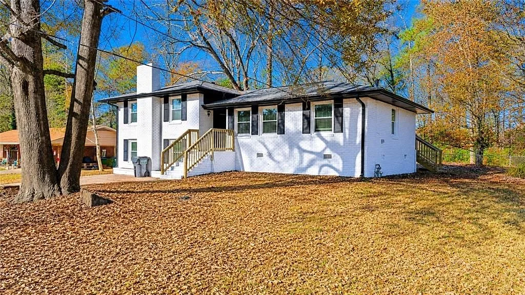 4 bed, 2.0 bath, 1350 sqft, $2,500 — Photo 2