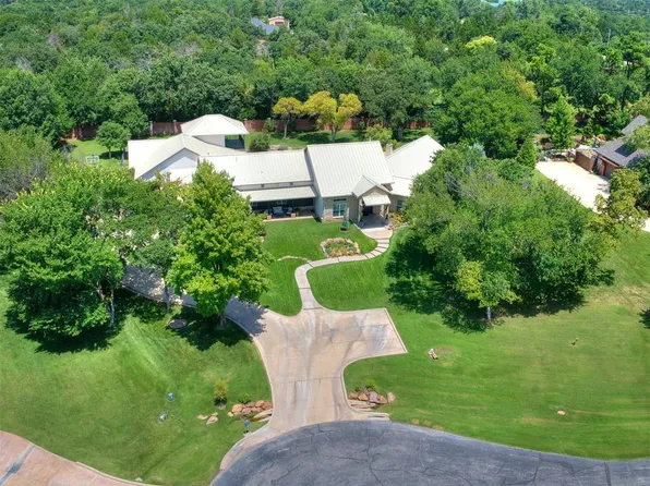 4101 Oakdale Farm Cir, Edmond, OK 73013