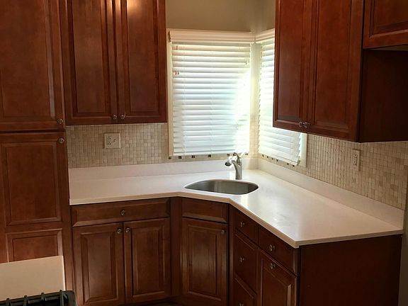 3rd image of 4838 N Lakewood Blvd