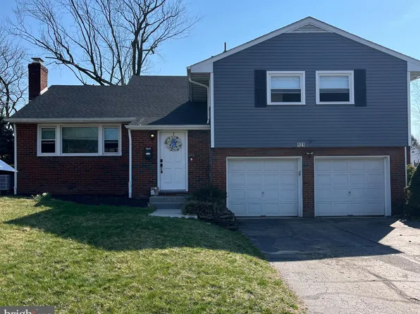121 Weather Vane Dr, Cherry Hill, NJ 08002