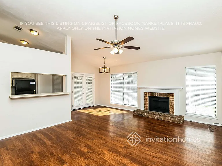 4245 Periwinkle Dr — Photo 4