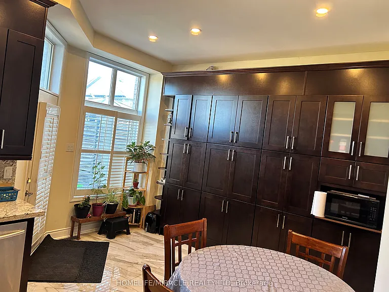 83 Cornell Park Ave — Photo 4